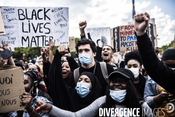 Rassemblement a paris contre le racisme et les violences policieres.