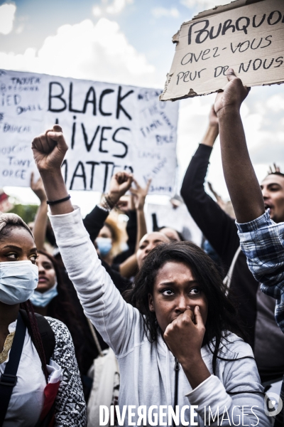 Rassemblement a paris contre le racisme et les violences policieres.