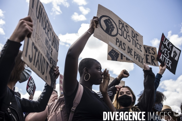 Rassemblement a paris contre le racisme et les violences policieres.