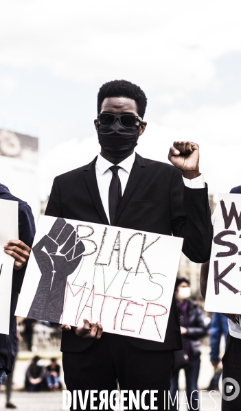 Rassemblement a paris contre le racisme et les violences policieres.