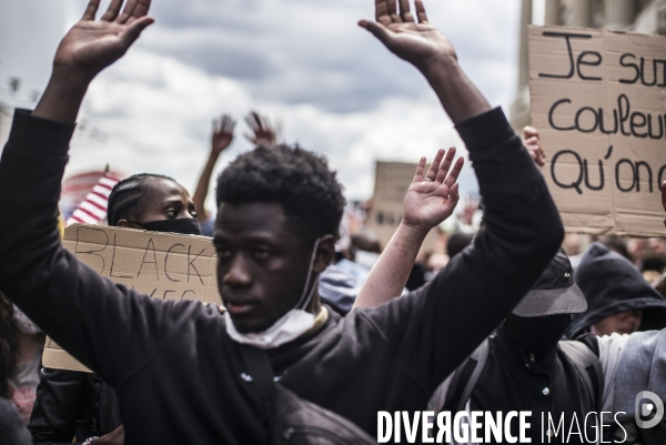 Rassemblement a paris contre le racisme et les violences policieres.