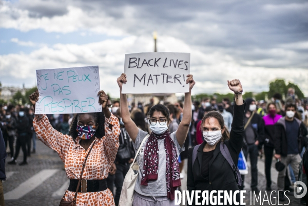 Rassemblement a paris contre le racisme et les violences policieres.