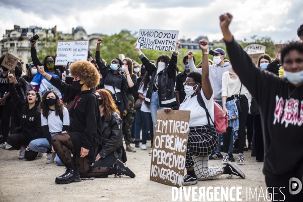 Rassemblement a paris contre le racisme et les violences policieres.