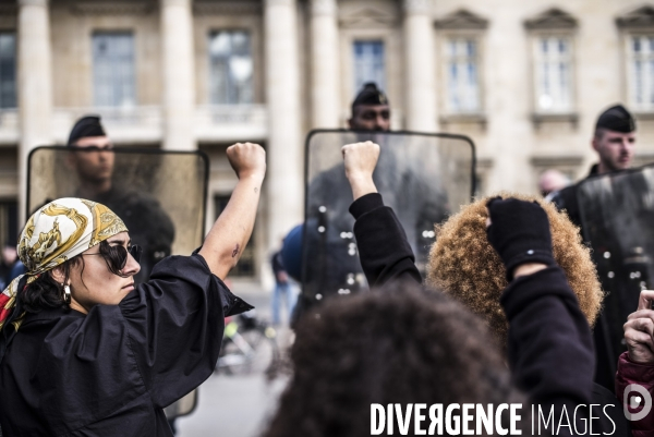 Rassemblement a paris contre le racisme et les violences policieres.