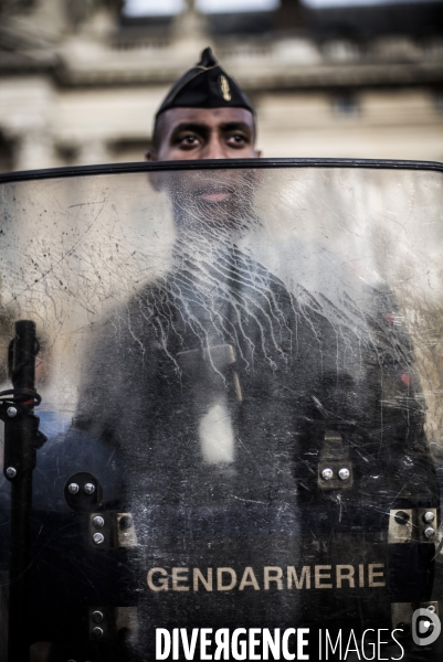 Rassemblement a paris contre le racisme et les violences policieres.