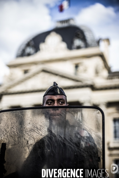 Rassemblement a paris contre le racisme et les violences policieres.