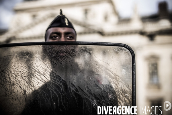 Rassemblement a paris contre le racisme et les violences policieres.