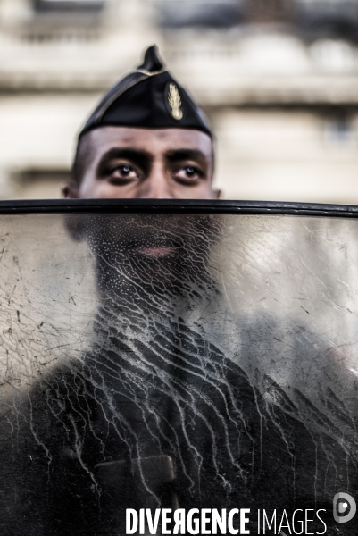 Rassemblement a paris contre le racisme et les violences policieres.