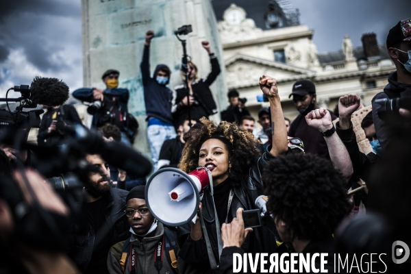 Rassemblement a paris contre le racisme et les violences policieres.