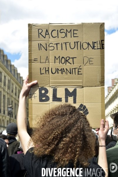 Hommage à George Floyd et Adama Traoré : manifestation contre le racisme et les violences policières. Tribute to George Floyd and Adama Traoré: demonstration against racism and police violence.