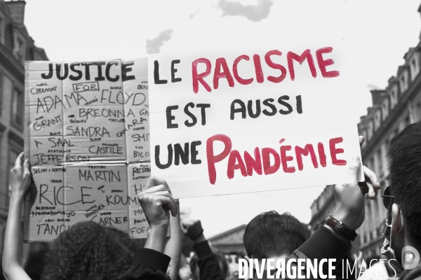 Hommage à George Floyd et Adama Traoré : manifestation contre le racisme et les violences policières. Tribute to George Floyd and Adama Traoré: demonstration against racism and police violence.