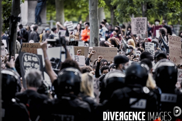 Manifestation Black Lives Matter contre le racisme et les violences policieres