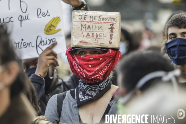 Rassemblement en hommage à George FLOYD.