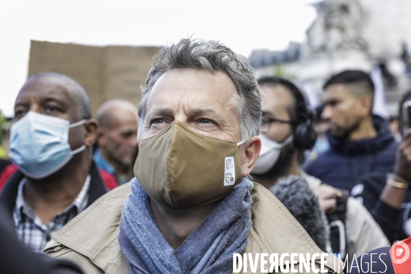 Rassemblement en hommage à George FLOYD.