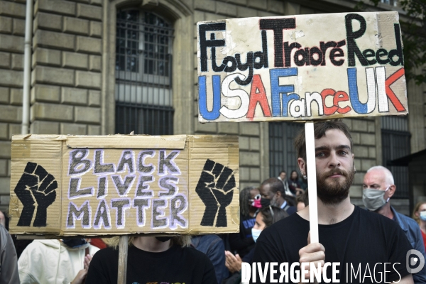 Hommage à George Floyd à l initiative d  SOS racisme: manifestation contre le racisme et les violences policières. Tribute to George Floyd : demonstration against racism and police violence.