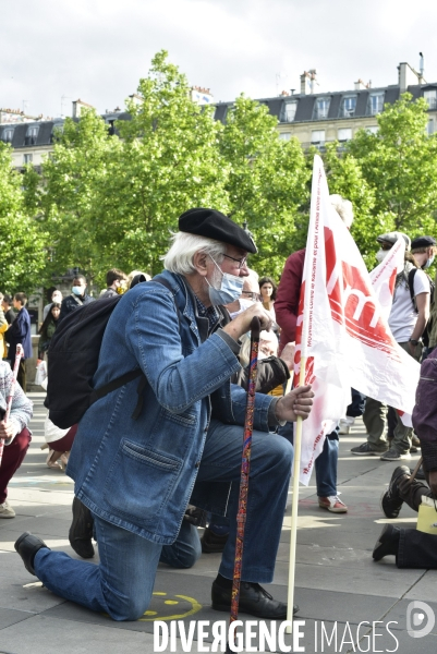 Hommage à George Floyd à l initiative d  SOS racisme: manifestation contre le racisme et les violences policières. Tribute to George Floyd : demonstration against racism and police violence.