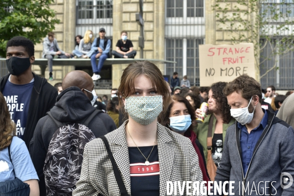 Hommage à George Floyd à l initiative d  SOS racisme: manifestation contre le racisme et les violences policières. Tribute to George Floyd : demonstration against racism and police violence.