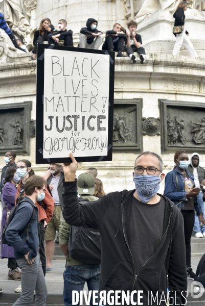 Hommage à George Floyd à l initiative d  SOS racisme: manifestation contre le racisme et les violences policières. Tribute to George Floyd : demonstration against racism and police violence.