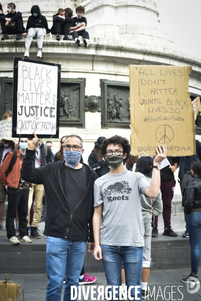 Hommage à George Floyd à l initiative d  SOS racisme: manifestation contre le racisme et les violences policières. Tribute to George Floyd : demonstration against racism and police violence.