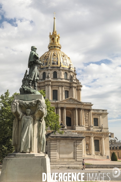 La statue du general gallieni affuble d un panneau raciste