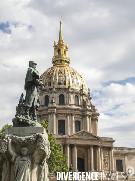 La statue du general gallieni affuble d un panneau raciste