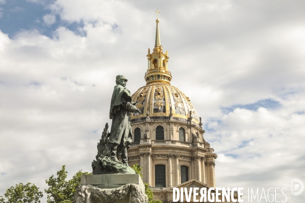 La statue du general gallieni affuble d un panneau raciste