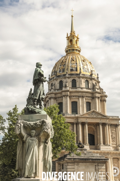 La statue du general gallieni affuble d un panneau raciste