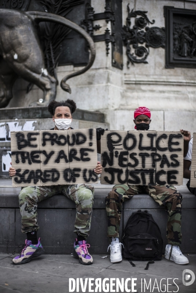 Rassemblement contre les violences policieres en hommage a adama traore.