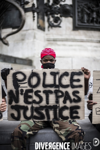 Rassemblement contre les violences policieres en hommage a adama traore.