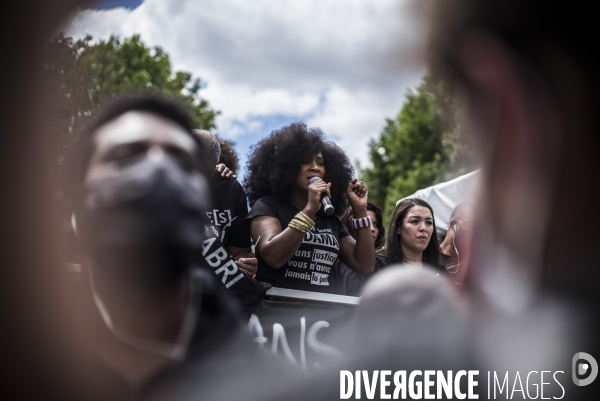 Rassemblement contre les violences policieres en hommage a adama traore.