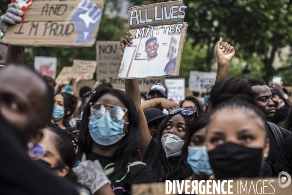 Rassemblement contre les violences policieres en hommage a adama traore.