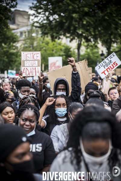 Rassemblement contre les violences policieres en hommage a adama traore.