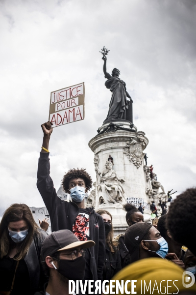 Rassemblement contre les violences policieres en hommage a adama traore.