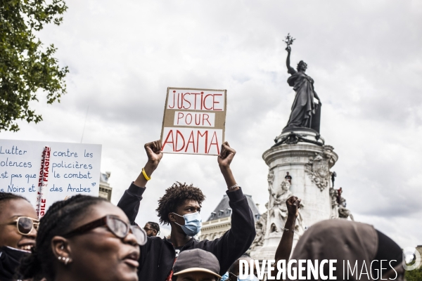 Rassemblement contre les violences policieres en hommage a adama traore.