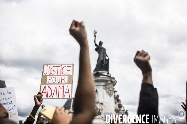 Rassemblement contre les violences policieres en hommage a adama traore.