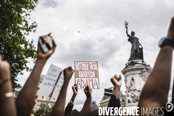 Rassemblement contre les violences policieres en hommage a adama traore.