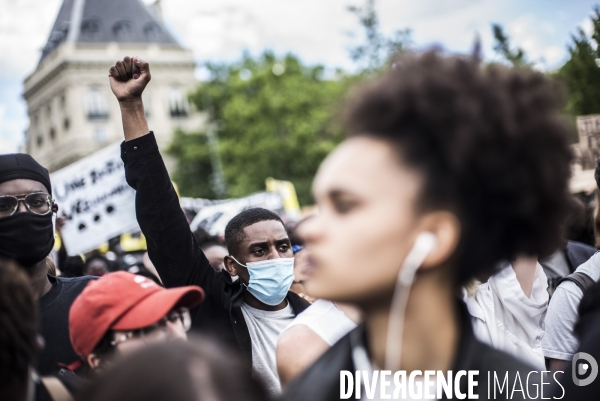 Rassemblement contre les violences policieres en hommage a adama traore.