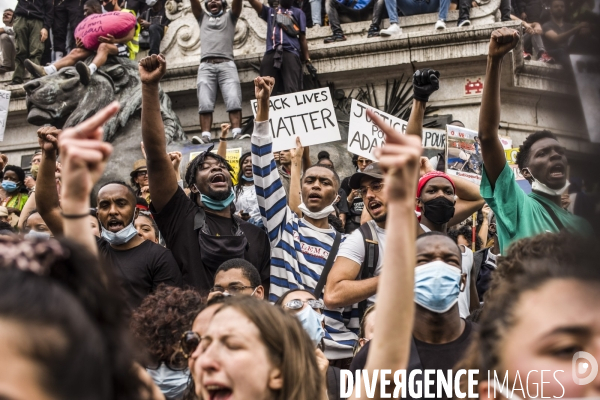 Rassemblement contre les violences policieres en hommage a adama traore.