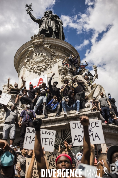 Rassemblement contre les violences policieres en hommage a adama traore.