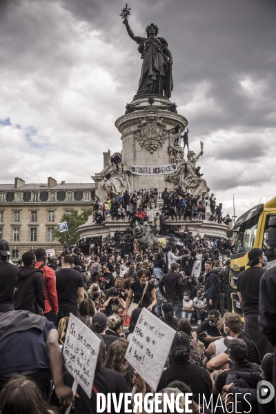 Rassemblement contre les violences policieres en hommage a adama traore.