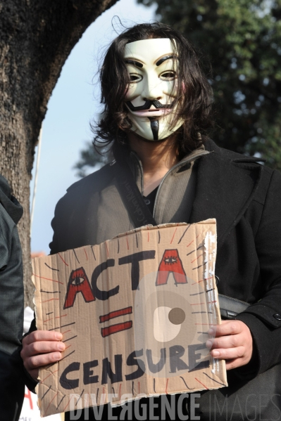 Manifestation des Anonymous contre le futur Accord commercial anti-contrefaçon ( ACTA )