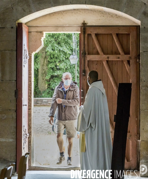 Vezelay - Messe dominicale par temps de Covid-19