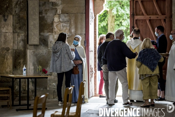 Vezelay - Messe dominicale par temps de Covid-19