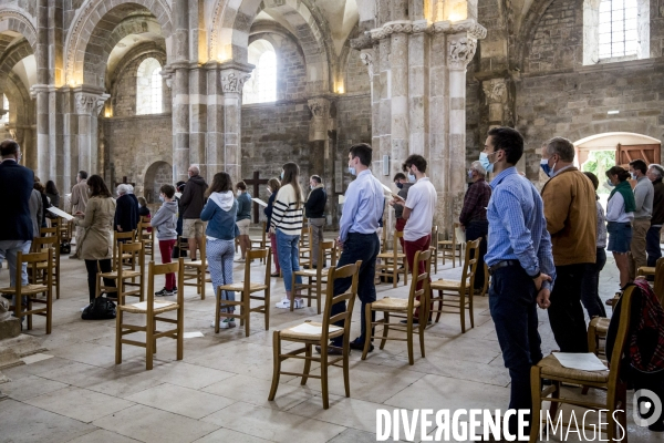 Vezelay - Messe dominicale par temps de Covid-19