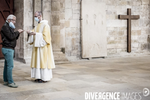 Vezelay - Messe dominicale par temps de Covid-19
