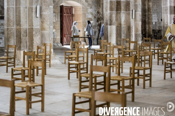 Vezelay - Messe dominicale par temps de Covid-19