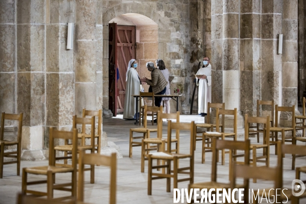 Vezelay - Messe dominicale par temps de Covid-19