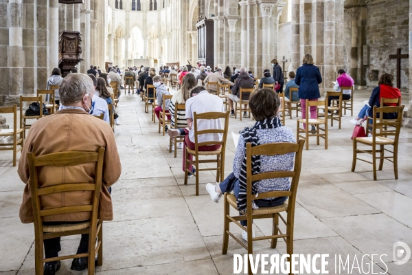 Vezelay - Messe dominicale par temps de Covid-19