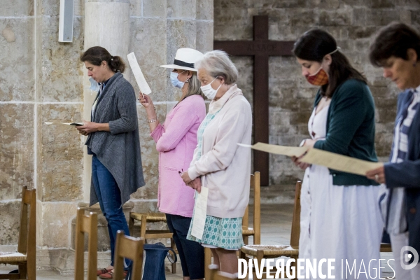 Vezelay - Messe dominicale par temps de Covid-19