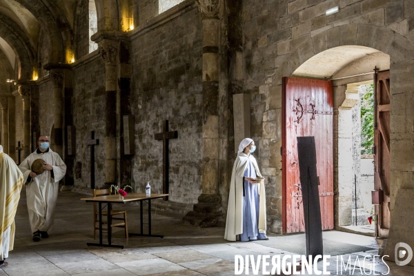 Vezelay - Messe dominicale par temps de Covid-19